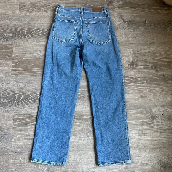 Madewell The Perfect Vintage Straight Jean in Montville Wash - Picture 3 of 13